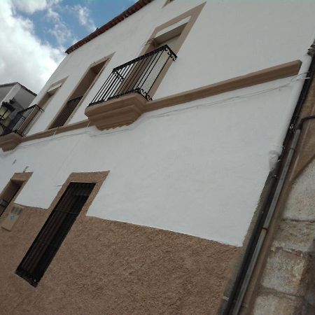 Apartamento Turístico MURALLA DE CÁCERES Exterior foto